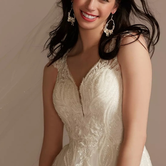 Brand New | Never Worn | OLEG CASSINI Plunging Open Back Tulle Wedding Dress - Picture 5 of 7